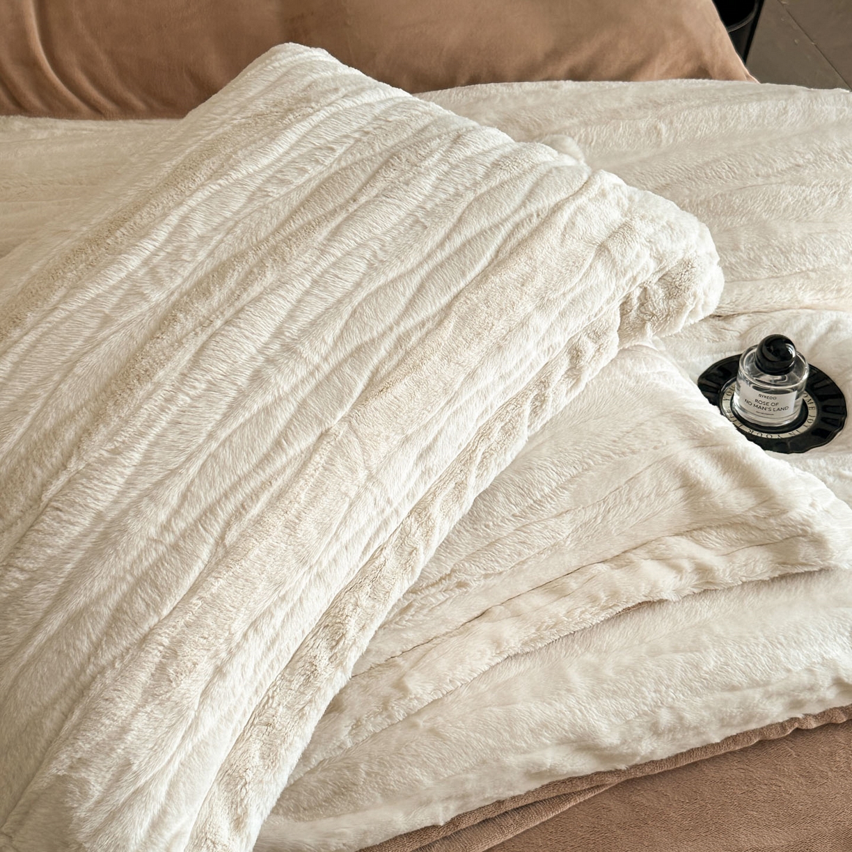 91家纺网 家纺一手货源 找家纺 恋绒家纺 2025新款加厚A面兔毛B面牛奶绒四件套 兔毛-米杏