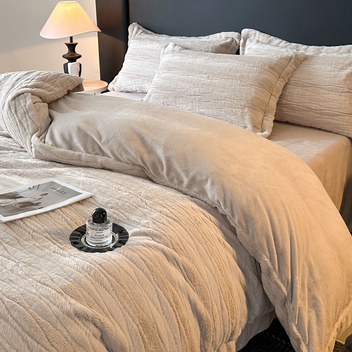 91家纺网 家纺一手货源 找家纺 恋绒家纺 2025新款加厚A面兔毛B面牛奶绒四件套 兔毛-石灰