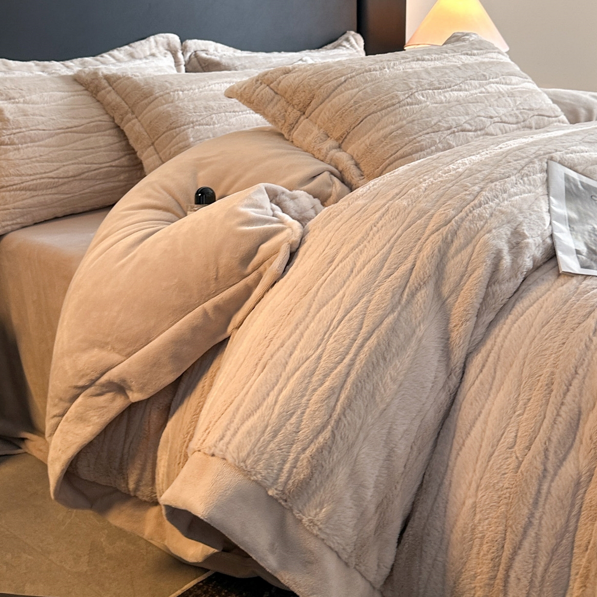 91家纺网 家纺一手货源 找家纺 恋绒家纺 2025新款加厚A面兔毛B面牛奶绒四件套 兔毛-石灰