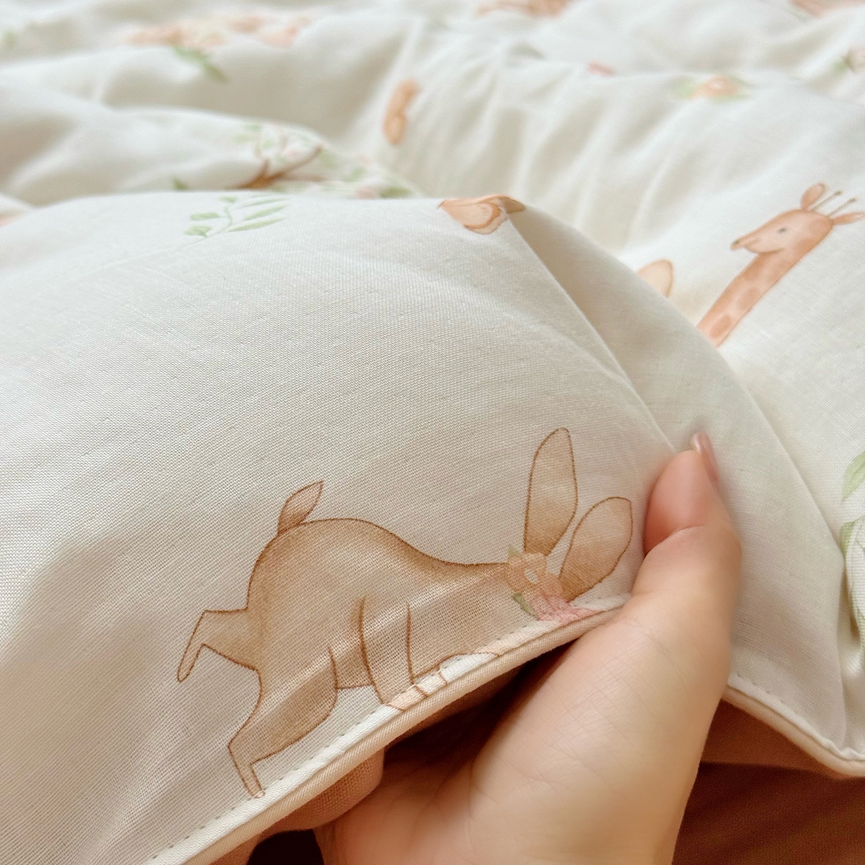 91家纺网 家纺一手货源 找家纺 （总）萌宝家纺 2025新款母婴A类全棉双层纱儿童被套纯棉纱布三件套