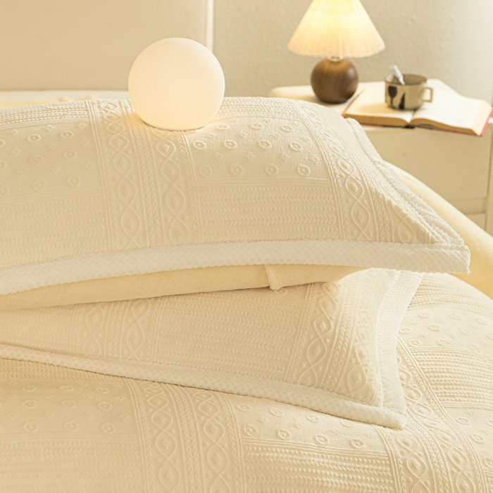 91家纺网 家纺一手货源 找家纺 （总）眠博士 2025新款洛克款浮雕烂花牛奶绒加厚保暖四件套