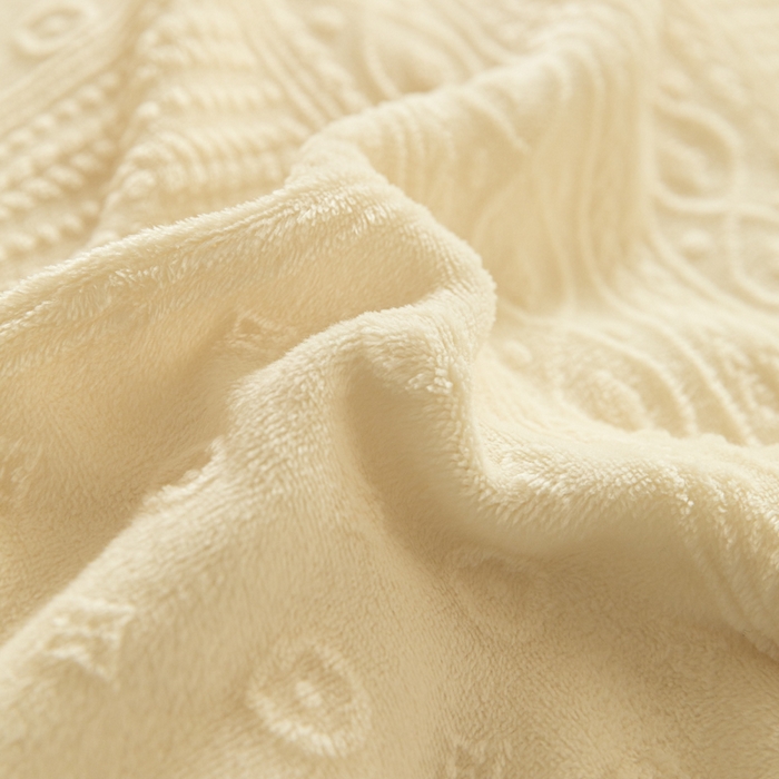 91家纺网 家纺一手货源 找家纺 （总）眠博士 2025新款洛克款浮雕烂花牛奶绒加厚保暖四件套