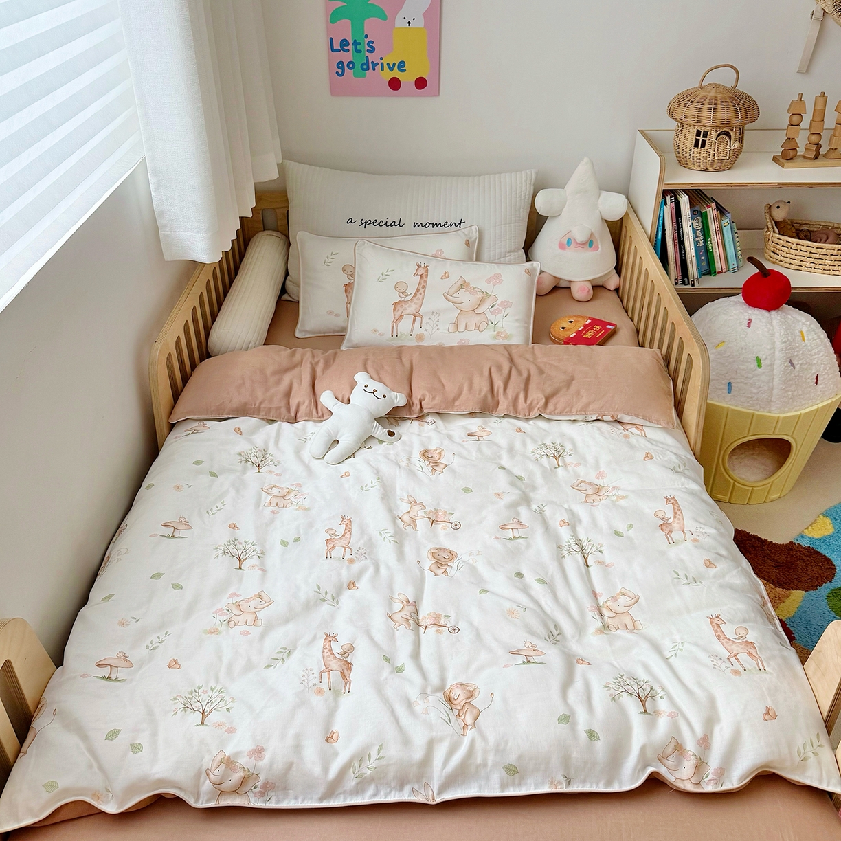 91家纺网 家纺一手货源 找家纺 萌宝家纺 2025新款母婴A类全棉双层纱儿童被套纯棉纱布三件套 动物园