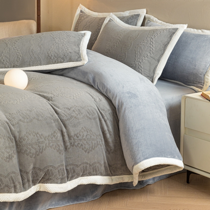 91家纺网 家纺一手货源 找家纺 （总）眠博士 2025新款洛克款浮雕烂花牛奶绒加厚保暖四件套