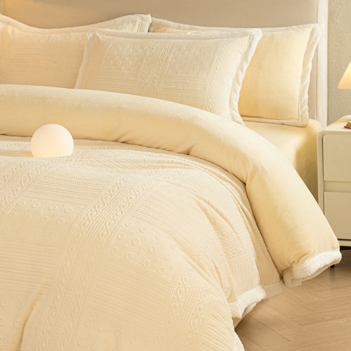 91家纺网 家纺一手货源 找家纺 眠博士 2025新款洛克款浮雕烂花牛奶绒加厚保暖四件套 洛克款-艺尚奶白