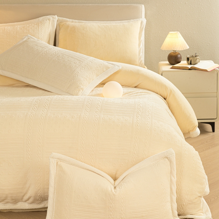 91家纺网 家纺一手货源 找家纺 眠博士 2025新款洛克款浮雕烂花牛奶绒加厚保暖四件套 洛克款-艺尚奶白