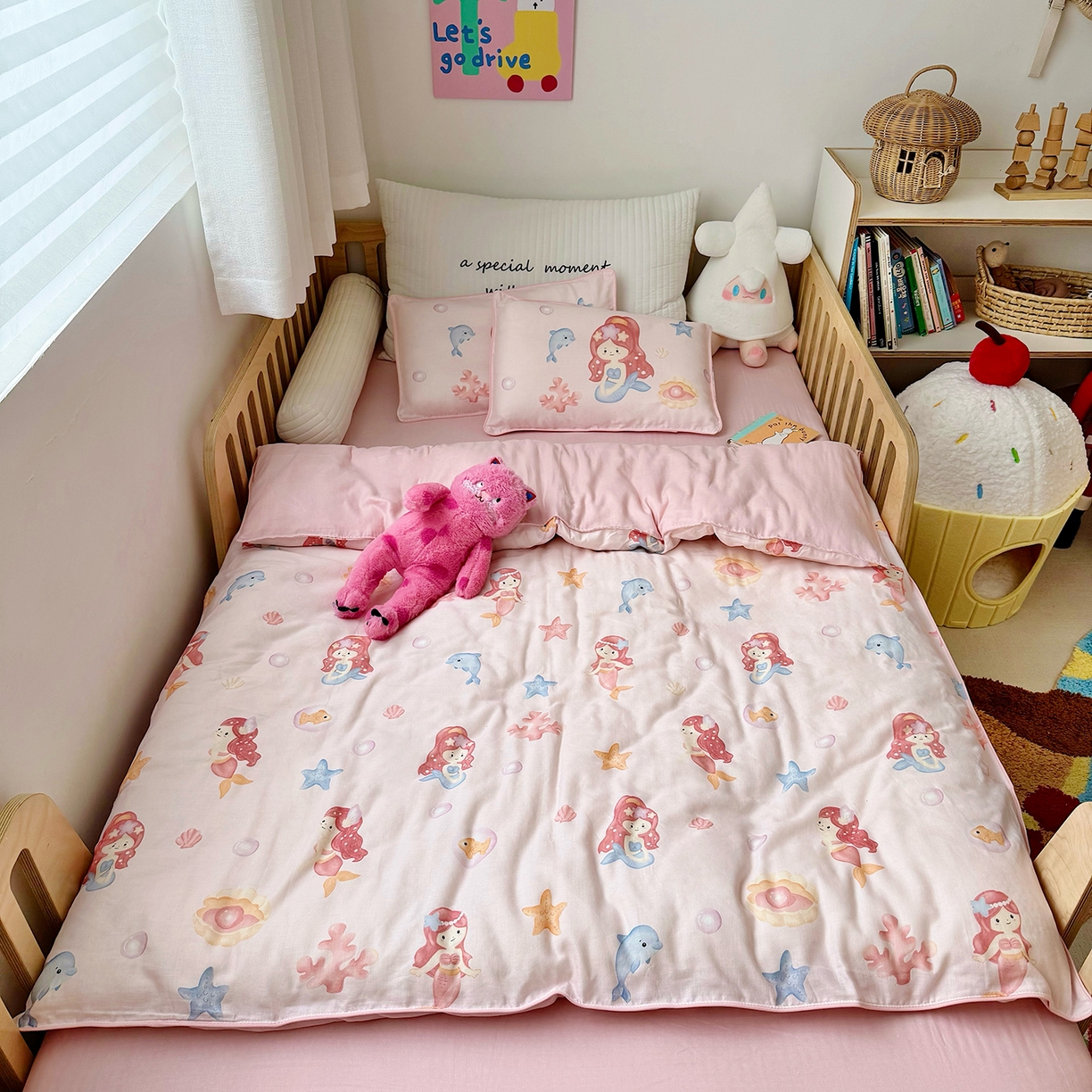 91家纺网 家纺一手货源 找家纺 萌宝家纺 2025新款母婴A类全棉双层纱儿童被套纯棉纱布三件套 美人鱼