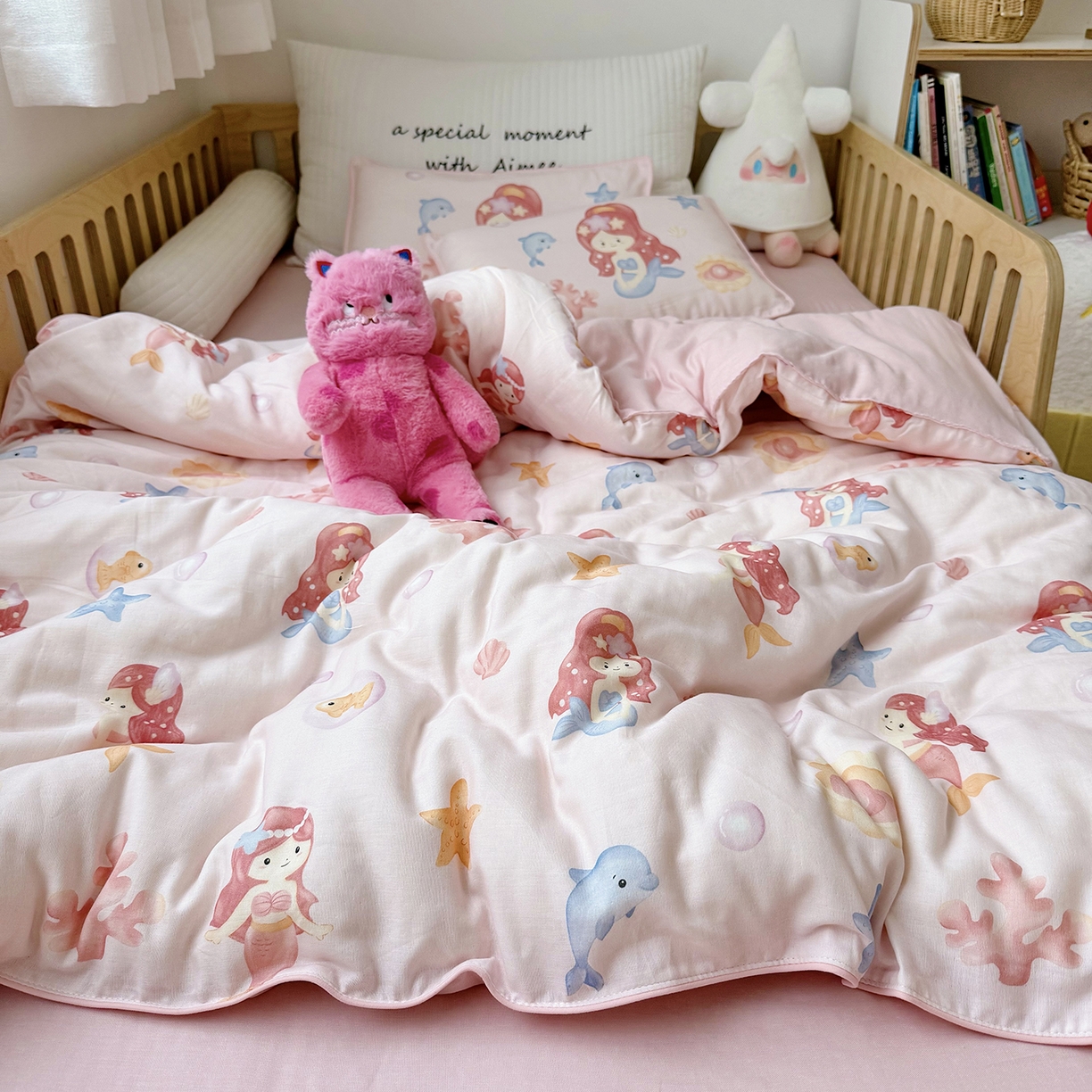 91家纺网 家纺一手货源 找家纺 萌宝家纺 2025新款母婴A类全棉双层纱儿童被套纯棉纱布三件套 美人鱼