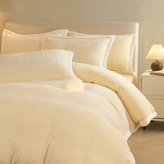 91家纺网 家纺一手货源 找家纺 眠博士 2025新款洛克款浮雕烂花牛奶绒加厚保暖四件套 洛克款-艺尚奶白