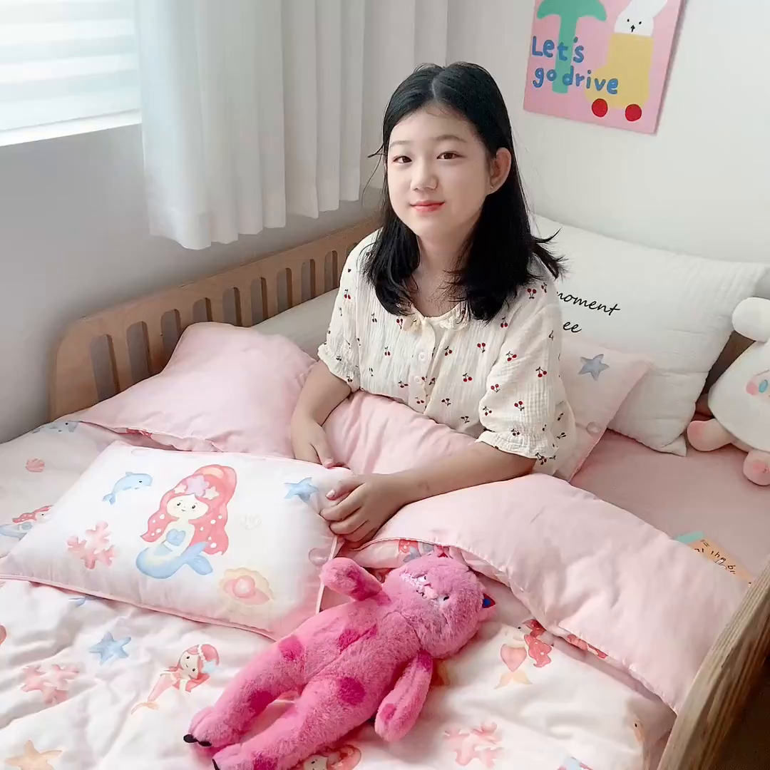 91家纺网 家纺一手货源 找家纺 萌宝家纺 2025新款母婴A类全棉双层纱儿童被套纯棉纱布三件套 美人鱼