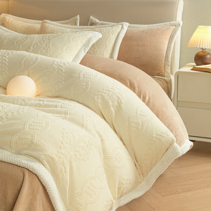 91家纺网 家纺一手货源 找家纺 眠博士 2025新款洛克款浮雕烂花牛奶绒加厚保暖四件套 洛克款-奇迹奶咖