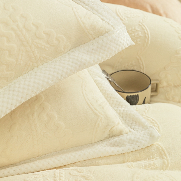 91家纺网 家纺一手货源 找家纺 眠博士 2025新款洛克款浮雕烂花牛奶绒加厚保暖四件套 洛克款-奇迹奶咖