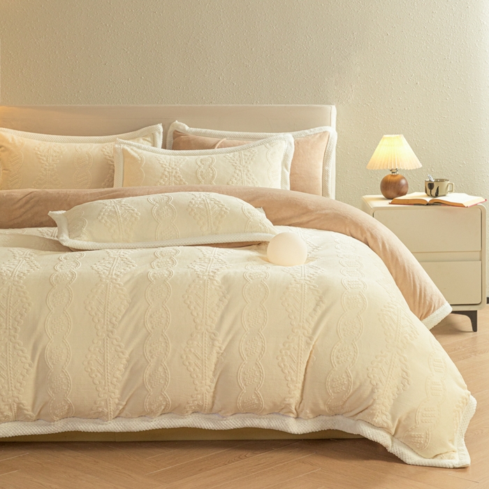 91家纺网 家纺一手货源 找家纺 眠博士 2025新款洛克款浮雕烂花牛奶绒加厚保暖四件套 洛克款-奇迹奶咖