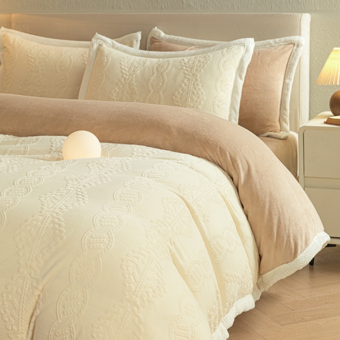 91家纺网 家纺一手货源 找家纺 眠博士 2025新款洛克款浮雕烂花牛奶绒加厚保暖四件套 洛克款-奇迹奶咖