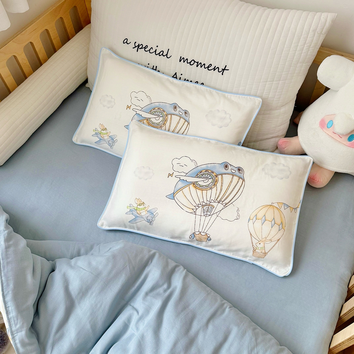 91家纺网 家纺一手货源 找家纺 萌宝家纺 2025新款母婴A类全棉双层纱儿童被套纯棉纱布三件套 热气球