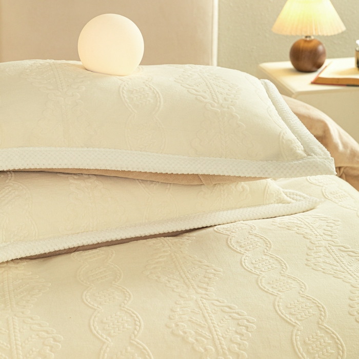 91家纺网 家纺一手货源 找家纺 眠博士 2025新款洛克款浮雕烂花牛奶绒加厚保暖四件套 洛克款-奇迹奶咖