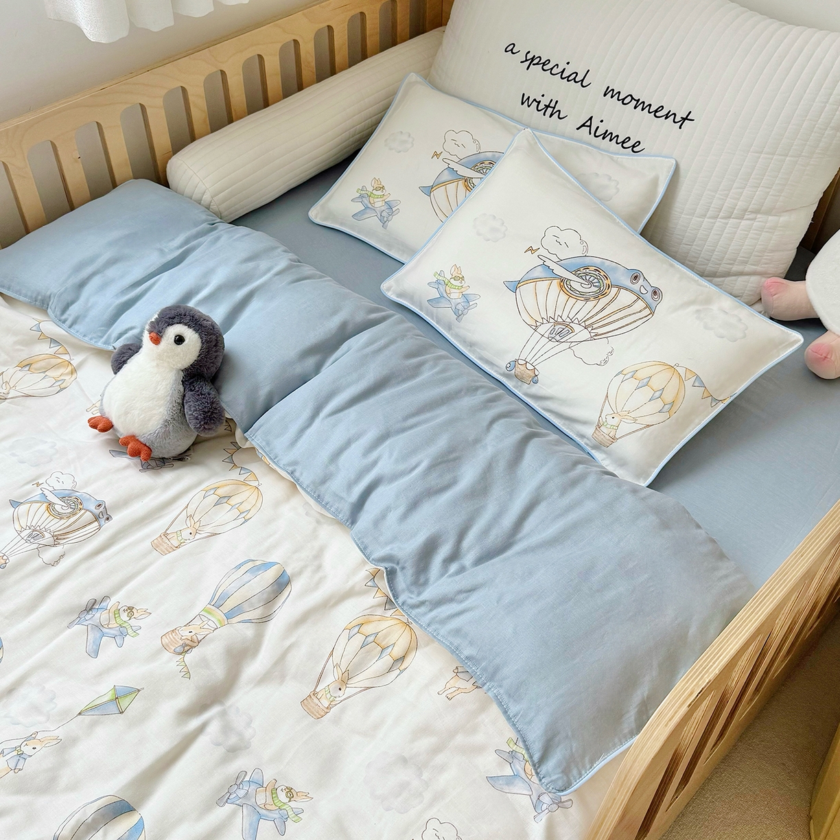 91家纺网 家纺一手货源 找家纺 萌宝家纺 2025新款母婴A类全棉双层纱儿童被套纯棉纱布三件套 热气球