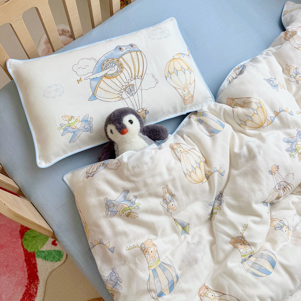 91家纺网 家纺一手货源 找家纺 萌宝家纺 2025新款母婴A类全棉双层纱儿童被套纯棉纱布三件套 热气球