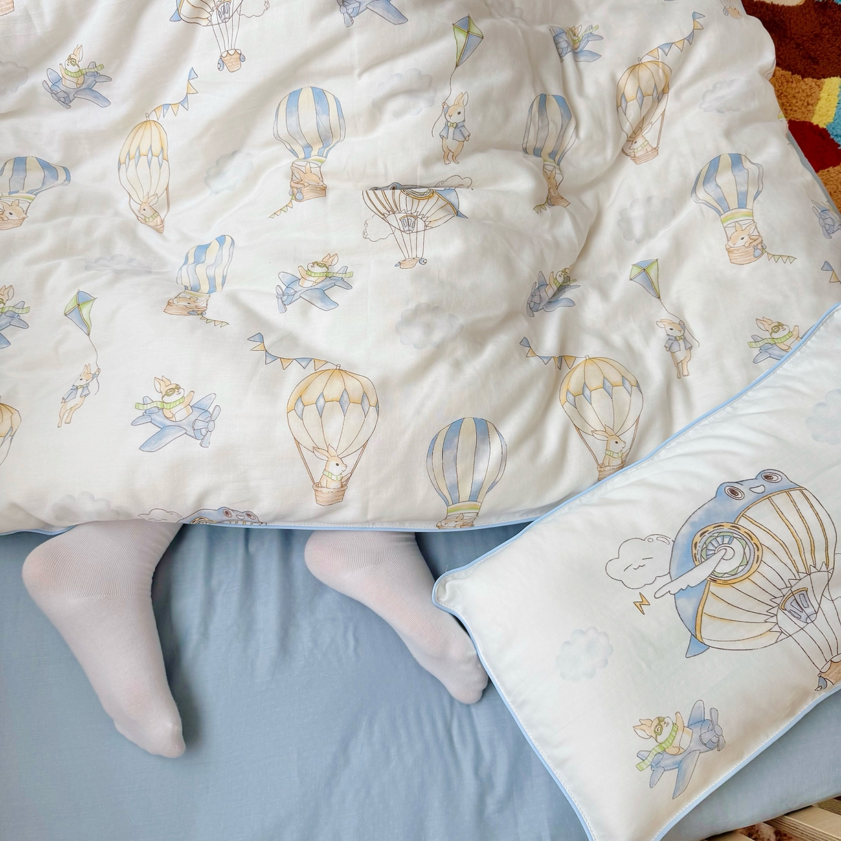 91家纺网 家纺一手货源 找家纺 萌宝家纺 2025新款母婴A类全棉双层纱儿童被套纯棉纱布三件套 热气球