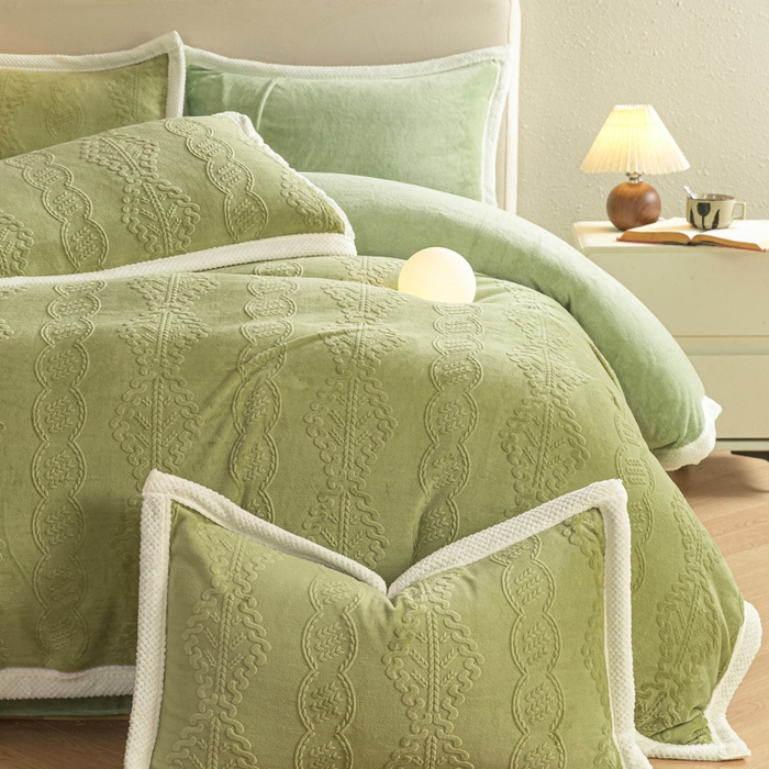91家纺网 家纺一手货源 找家纺 眠博士 2025新款洛克款浮雕烂花牛奶绒加厚保暖四件套 洛克款-奇迹青绿