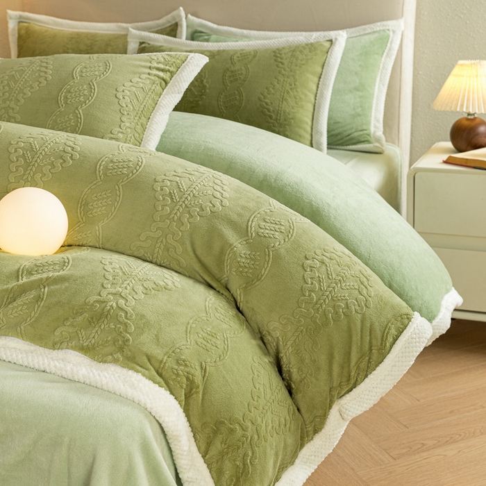 91家纺网 家纺一手货源 找家纺 眠博士 2025新款洛克款浮雕烂花牛奶绒加厚保暖四件套 洛克款-奇迹青绿