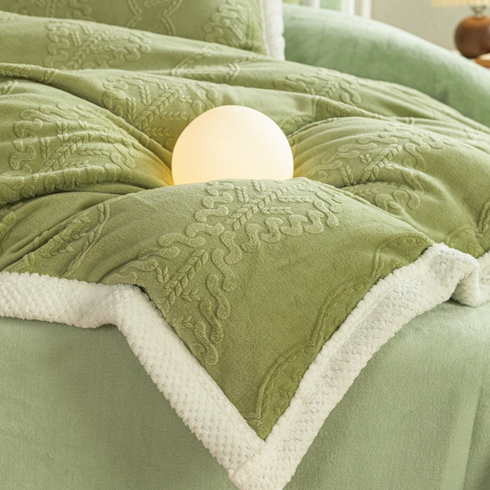 91家纺网 家纺一手货源 找家纺 眠博士 2025新款洛克款浮雕烂花牛奶绒加厚保暖四件套 洛克款-奇迹青绿