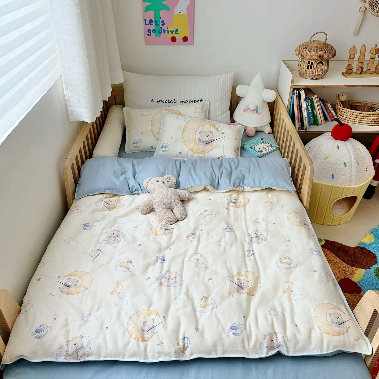 91家纺网 家纺一手货源 找家纺 萌宝家纺 2025新款母婴A类全棉双层纱儿童被套纯棉纱布三件套 晚安熊