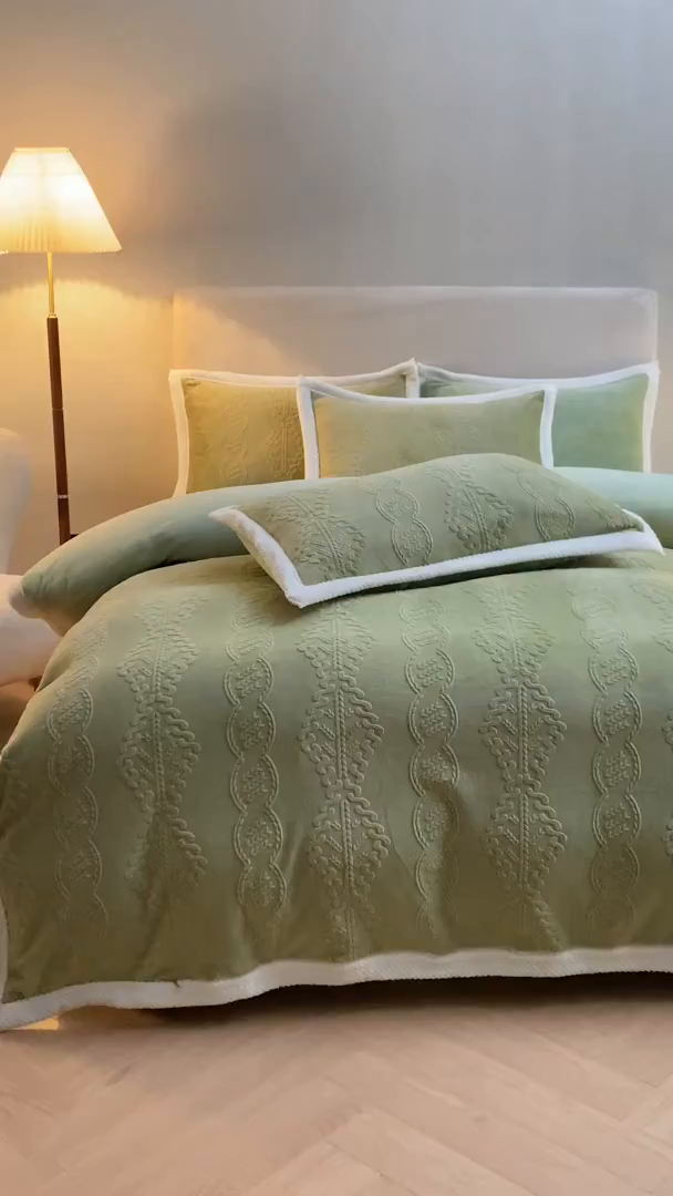 91家纺网 家纺一手货源 找家纺 眠博士 2025新款洛克款浮雕烂花牛奶绒加厚保暖四件套 洛克款-奇迹青绿