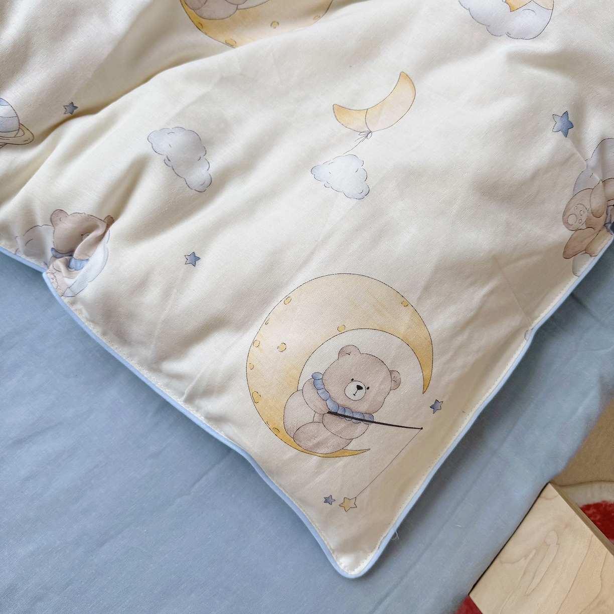 91家纺网 家纺一手货源 找家纺 萌宝家纺 2025新款母婴A类全棉双层纱儿童被套纯棉纱布三件套 晚安熊