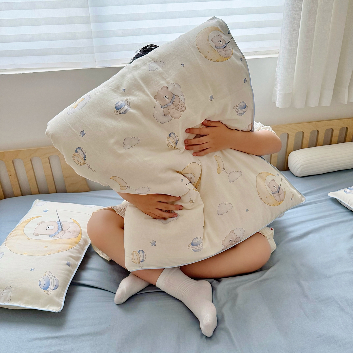 91家纺网 家纺一手货源 找家纺 萌宝家纺 2025新款母婴A类全棉双层纱儿童被套纯棉纱布三件套 晚安熊