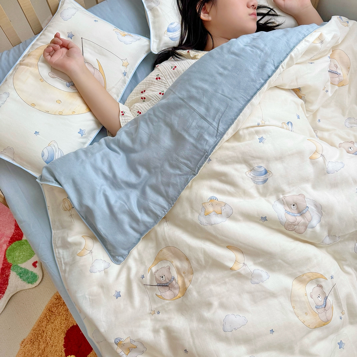 91家纺网 家纺一手货源 找家纺 萌宝家纺 2025新款母婴A类全棉双层纱儿童被套纯棉纱布三件套 晚安熊