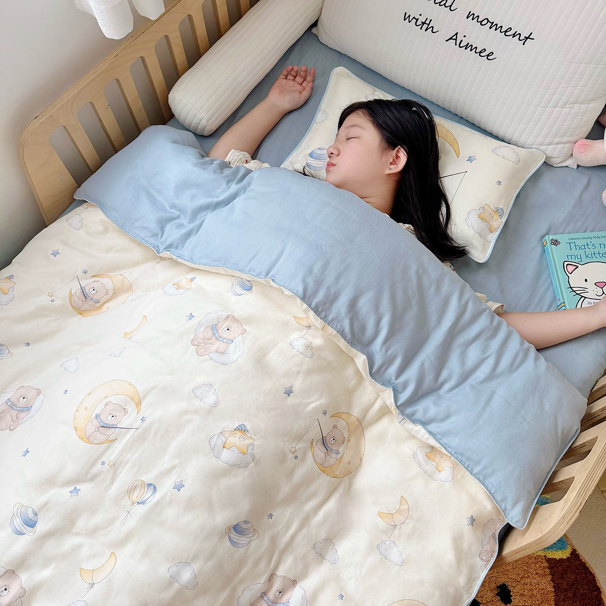 91家纺网 家纺一手货源 找家纺 萌宝家纺 2025新款母婴A类全棉双层纱儿童被套纯棉纱布三件套 晚安熊