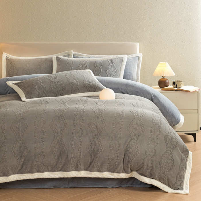 91家纺网 家纺一手货源 找家纺 眠博士 2025新款洛克款浮雕烂花牛奶绒加厚保暖四件套 洛克款-奇迹钛灰