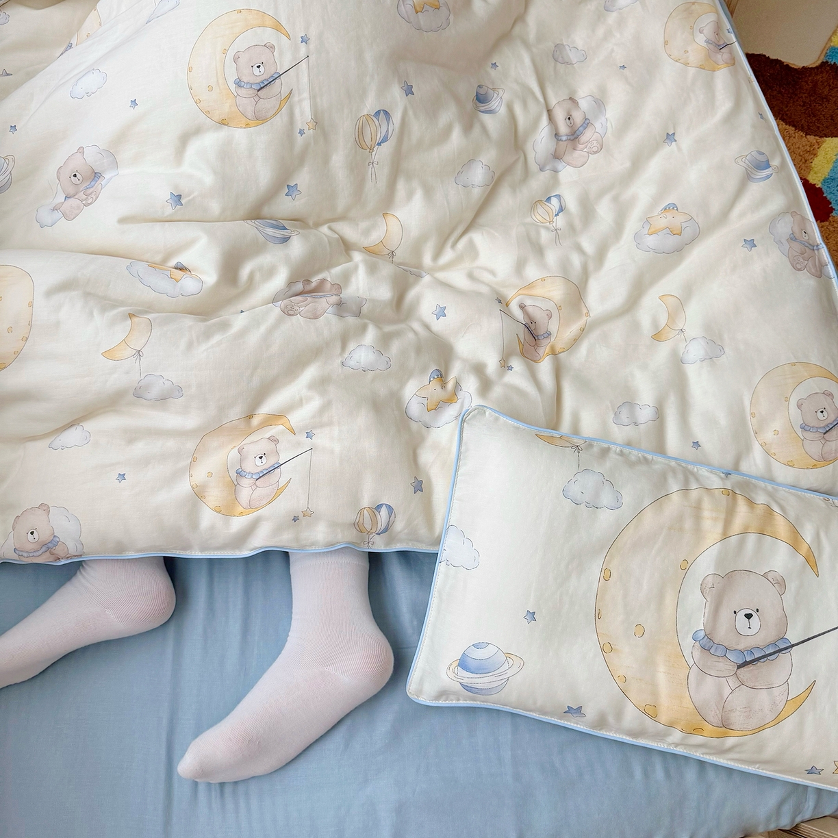 91家纺网 家纺一手货源 找家纺 萌宝家纺 2025新款母婴A类全棉双层纱儿童被套纯棉纱布三件套 晚安熊