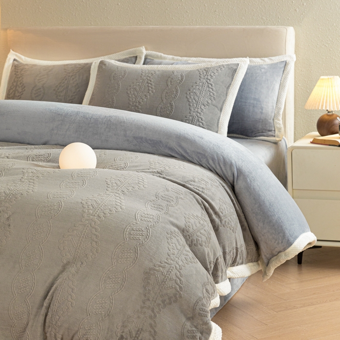 91家纺网 家纺一手货源 找家纺 眠博士 2025新款洛克款浮雕烂花牛奶绒加厚保暖四件套 洛克款-奇迹钛灰