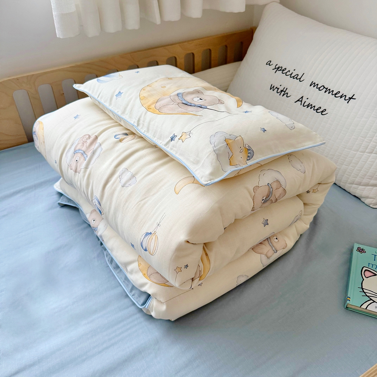 91家纺网 家纺一手货源 找家纺 萌宝家纺 2025新款母婴A类全棉双层纱儿童被套纯棉纱布三件套 晚安熊