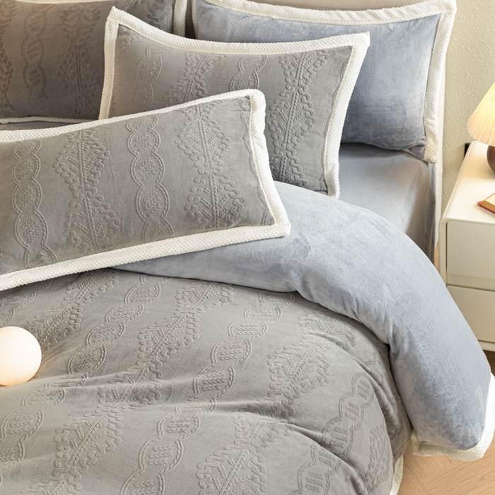 91家纺网 家纺一手货源 找家纺 眠博士 2025新款洛克款浮雕烂花牛奶绒加厚保暖四件套 洛克款-奇迹钛灰