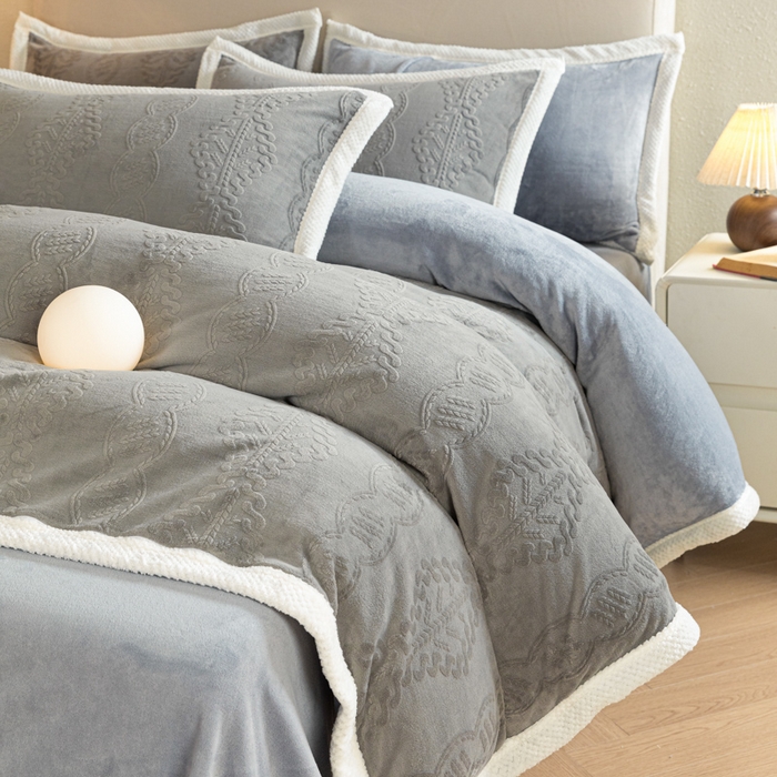 91家纺网 家纺一手货源 找家纺 眠博士 2025新款洛克款浮雕烂花牛奶绒加厚保暖四件套 洛克款-奇迹钛灰