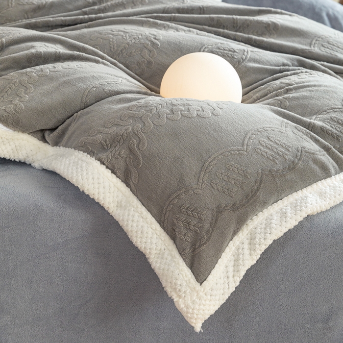 91家纺网 家纺一手货源 找家纺 眠博士 2025新款洛克款浮雕烂花牛奶绒加厚保暖四件套 洛克款-奇迹钛灰