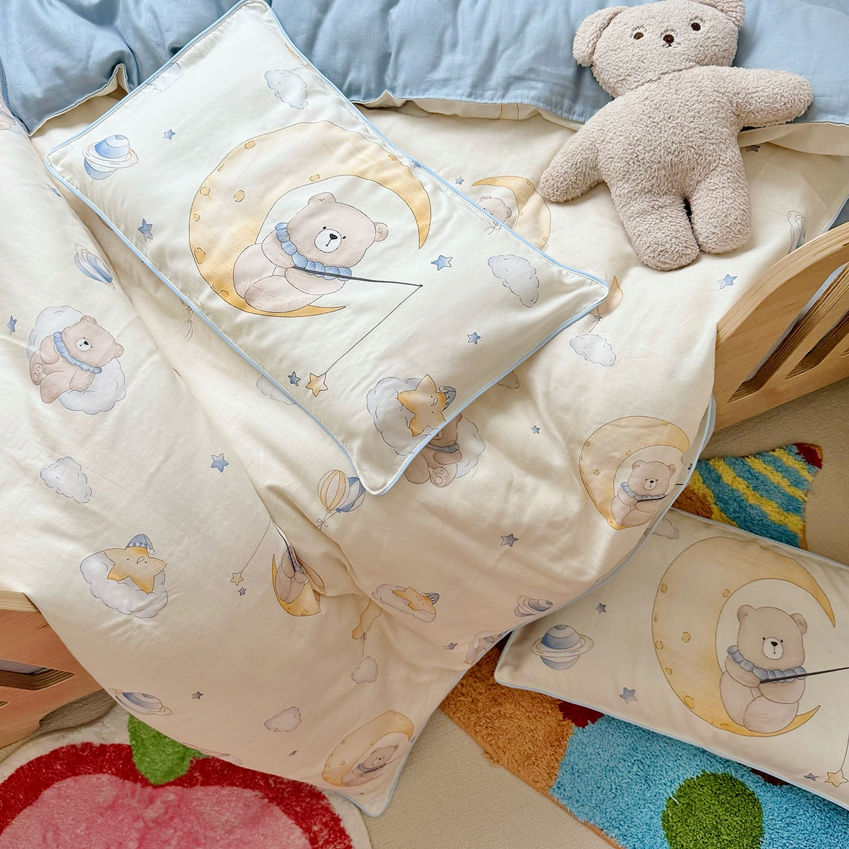 91家纺网 家纺一手货源 找家纺 萌宝家纺 2025新款母婴A类全棉双层纱儿童被套纯棉纱布三件套 晚安熊