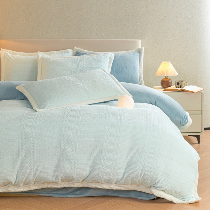 91家纺网 家纺一手货源 找家纺 眠博士 2025新款洛克款浮雕烂花牛奶绒加厚保暖四件套 洛克款-艺尚静蓝