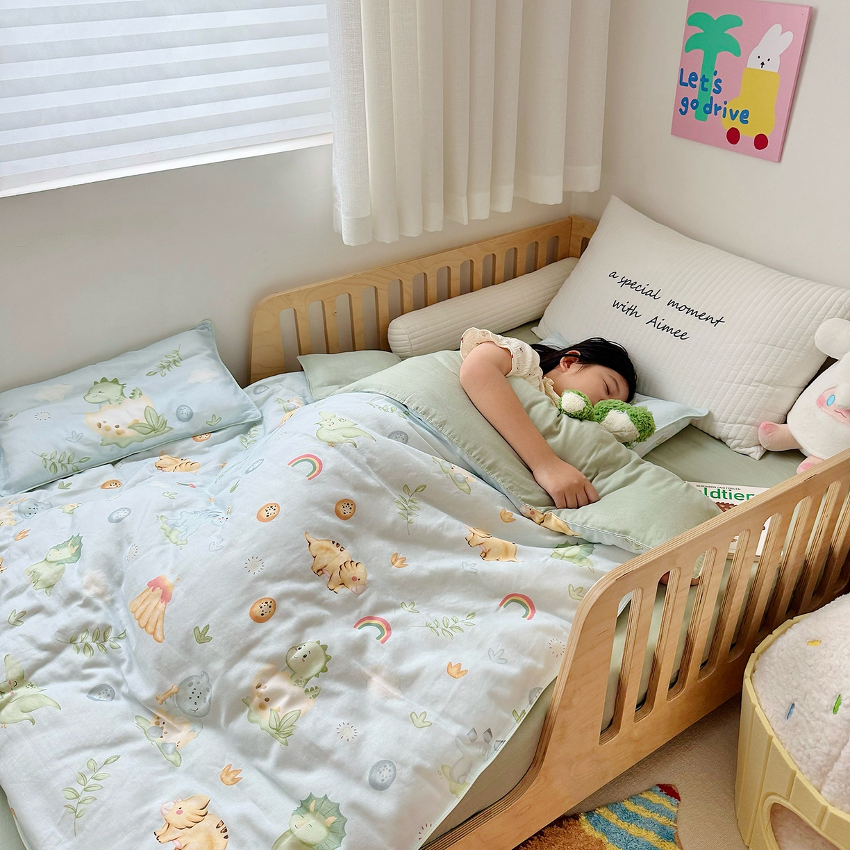 91家纺网 家纺一手货源 找家纺 萌宝家纺 2025新款母婴A类全棉双层纱儿童被套纯棉纱布三件套 小恐龙