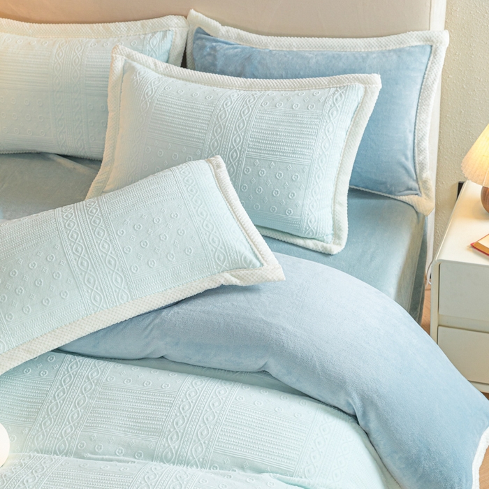 91家纺网 家纺一手货源 找家纺 眠博士 2025新款洛克款浮雕烂花牛奶绒加厚保暖四件套 洛克款-艺尚静蓝