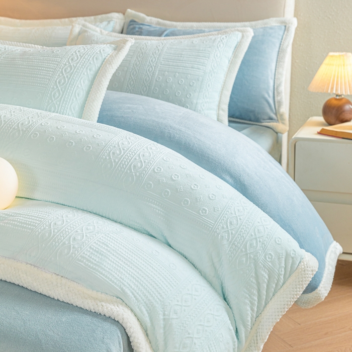 91家纺网 家纺一手货源 找家纺 眠博士 2025新款洛克款浮雕烂花牛奶绒加厚保暖四件套 洛克款-艺尚静蓝