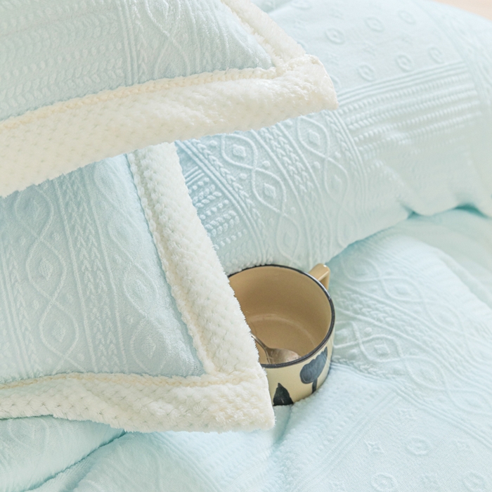 91家纺网 家纺一手货源 找家纺 眠博士 2025新款洛克款浮雕烂花牛奶绒加厚保暖四件套 洛克款-艺尚静蓝