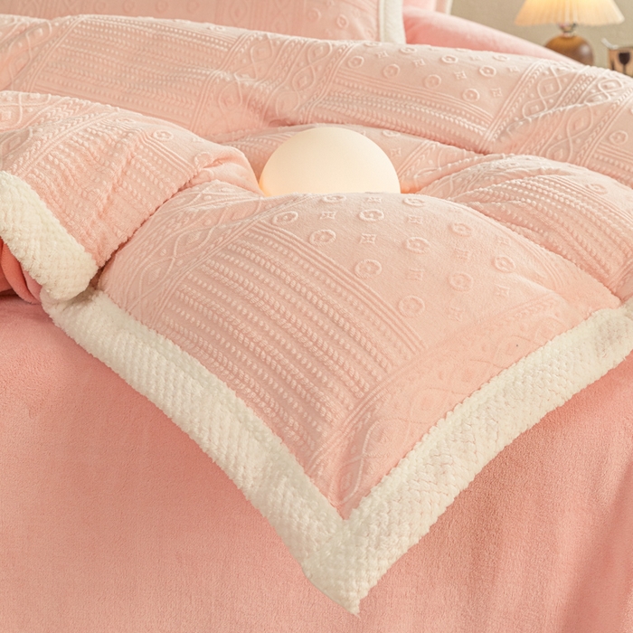 91家纺网 家纺一手货源 找家纺 眠博士 2025新款洛克款浮雕烂花牛奶绒加厚保暖四件套 洛克款-艺尚悠粉