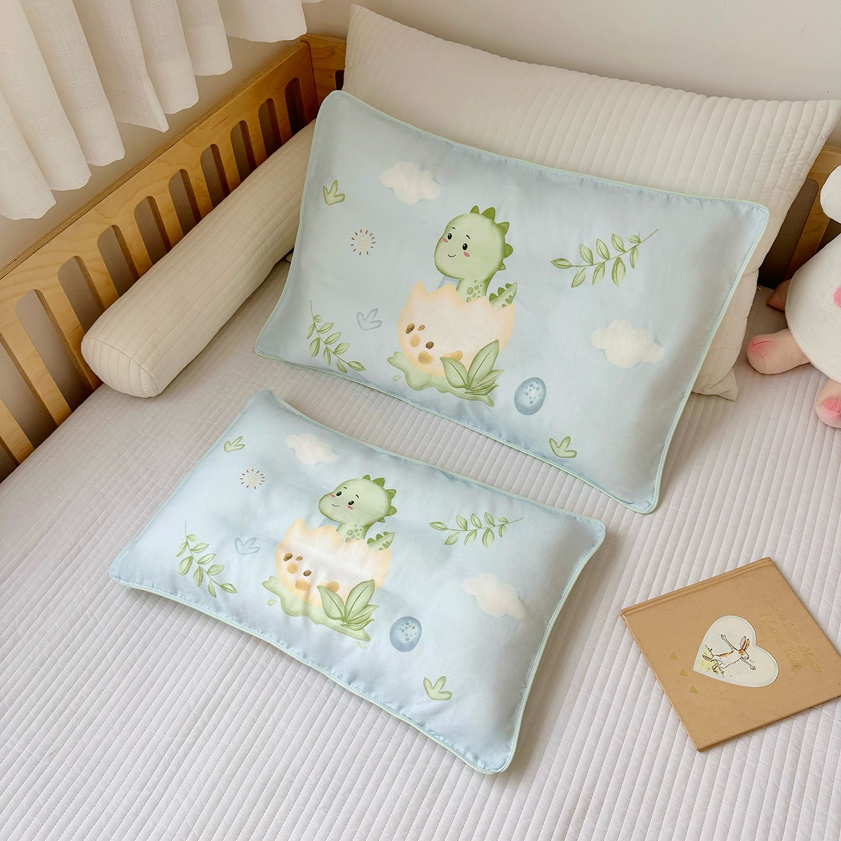 91家纺网 家纺一手货源 找家纺 萌宝家纺 2025新款A类大版全棉儿童双层纱枕套纯棉宝宝纱布枕头 小恐龙