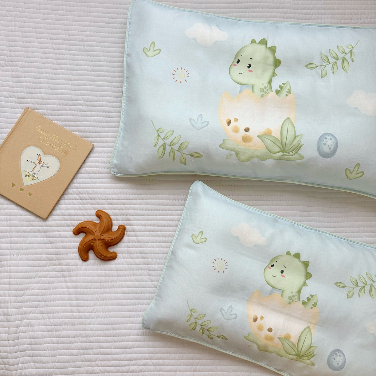 91家纺网 家纺一手货源 找家纺 萌宝家纺 2025新款A类大版全棉儿童双层纱枕套纯棉宝宝纱布枕头 小恐龙