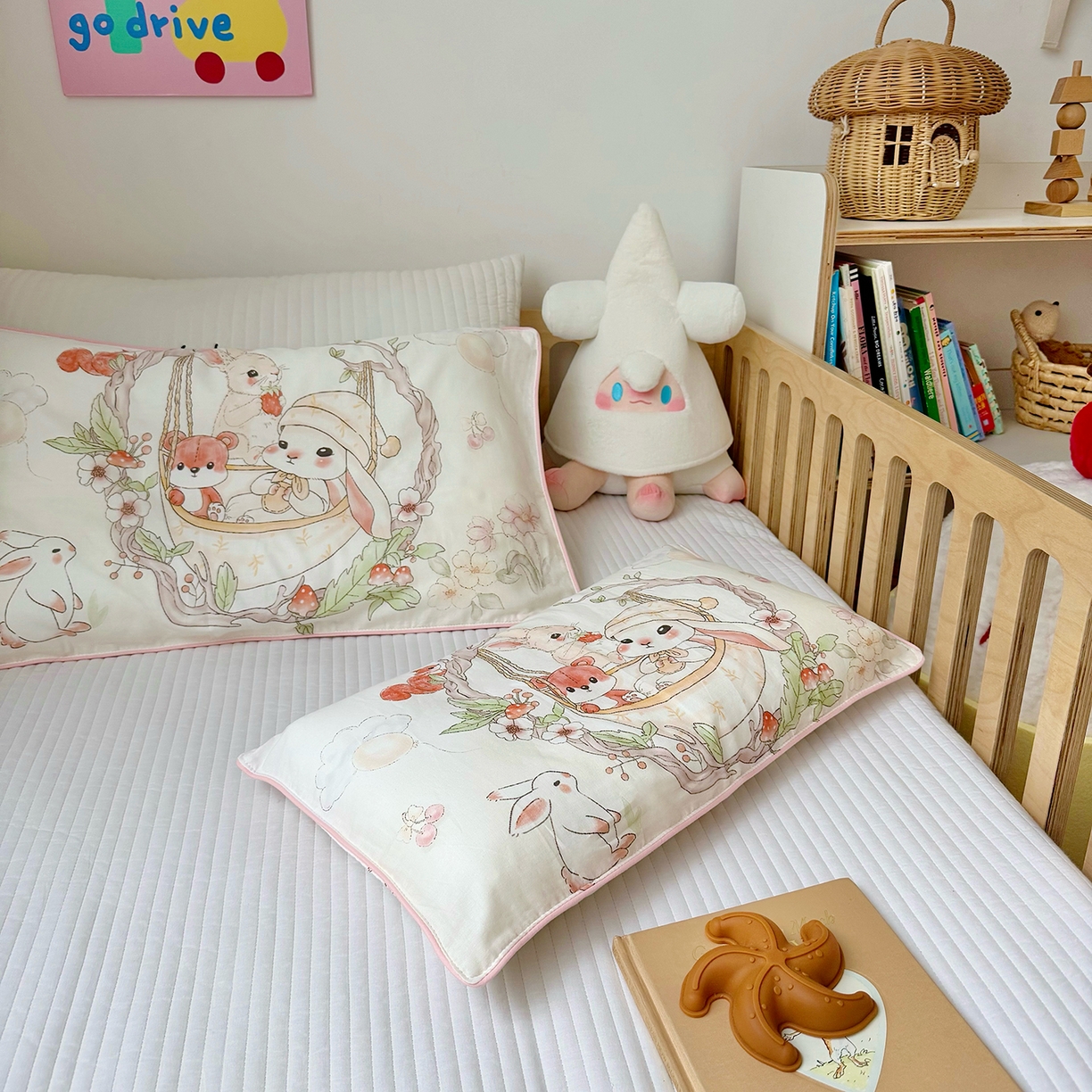 91家纺网 家纺一手货源 找家纺 萌宝家纺 2025新款A类大版全棉儿童双层纱枕套纯棉宝宝纱布枕头 摇篮兔