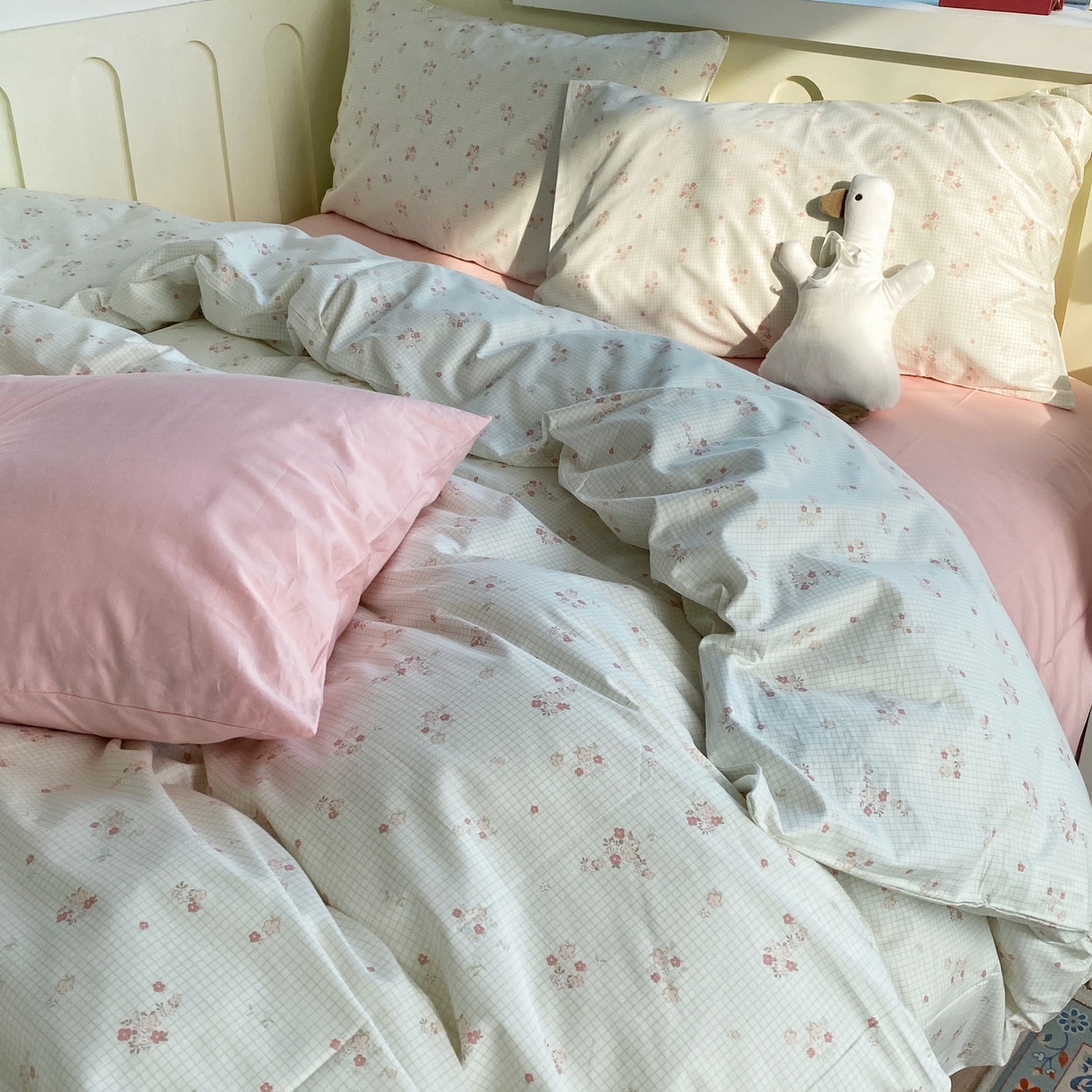91家纺网 家纺一手货源 找家纺 花海 2025年第一批小清新碎花全棉纯棉四件套40支13372ins博主风学生宿舍印花AA版纯色床单 樱蔓粉